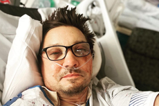 Sempat Dirawat di ICU karena Kecelakaan, Jeremy Renner Kini Sudah Pulang ke Rumah 