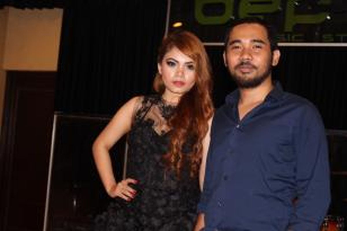 Fare Adinata (kanan), gitaris band Lyla, dan DJ Dinar Candy