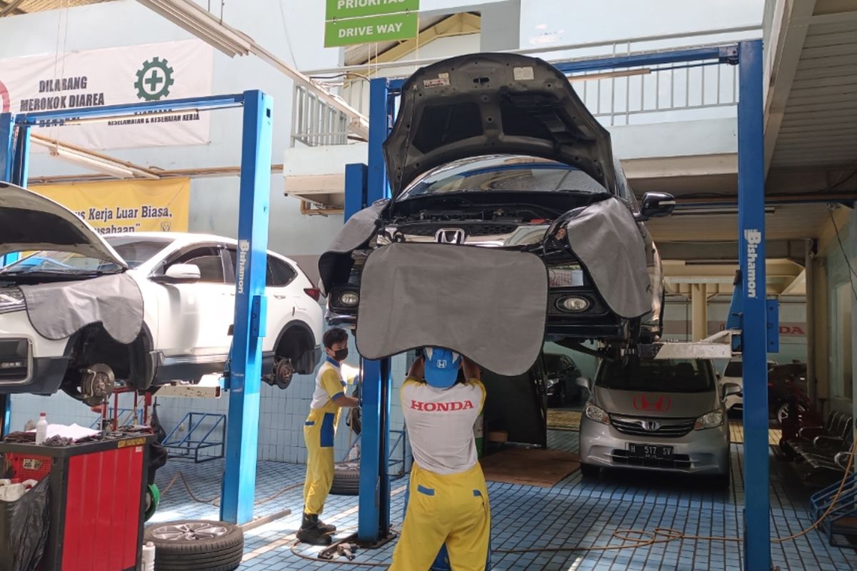 Perawatan mobil di bengkel resmi Honda Gajah Mada Semarang 