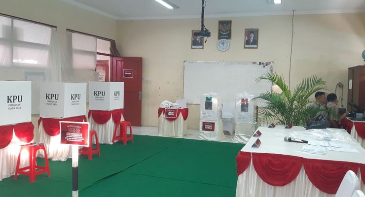 Jokowi dan Iriana "Nyoblos" di TPS 12 Sumber Solo, Tak Ada Perlakuan Khusus