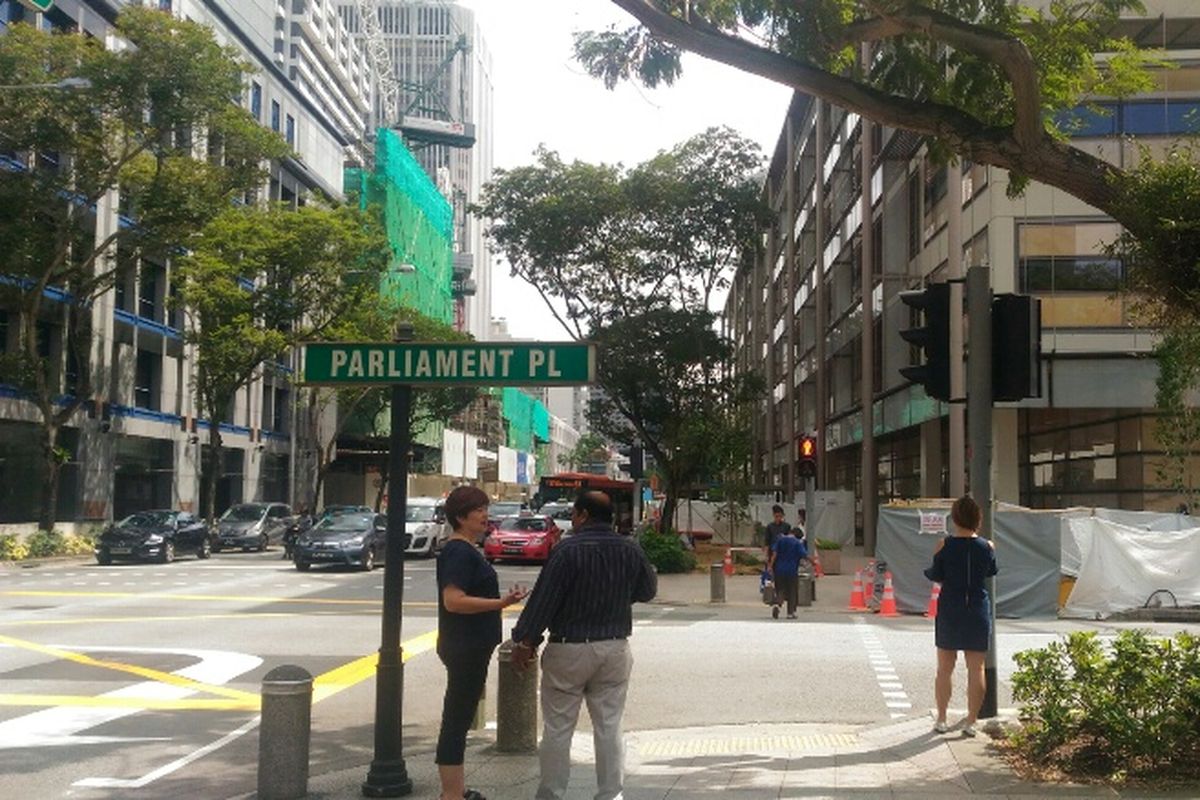 Persimpangan Jalan Parlemen dan North Bridge SIngapura. Foto diambil Kamis (22/3/2018).