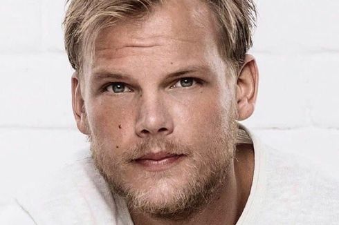 Tersiar Kabar DJ Avicii Bunuh Diri Menggunakan Pecahan Botol Anggur