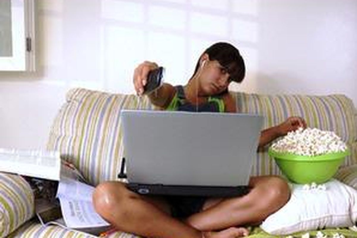 Coba amati, aktivitas apa saja yang dilakukan perempuan ini.