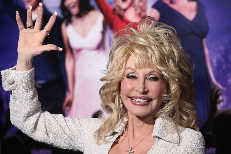 Dolly Parton (77), legenda musik country asal Amerika Serikat.