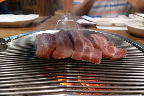 Makan Barbeque Asli Korea? Jangan Kaget Ada 50 Potong Daging yang Dipakai