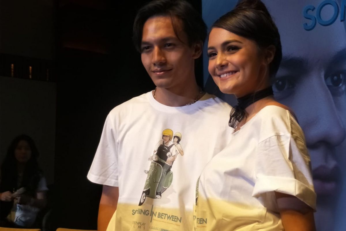 Jefri Nichol dan Amanda Rawles saat jumpa pers dan screening film Something In Between di Plaza Senayan, Jakarta Pusat, Jumat (21/9/2018).