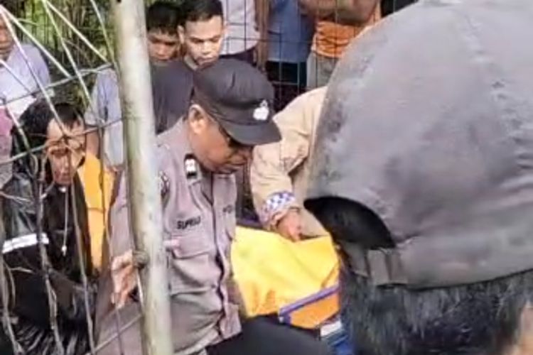Seorang pegawai PDAM, Rachmad (43) warga Jl Dahlia, Kelurahan Batangkaluku, Kecamatan Somba Opu, Kabupaten Gowa ditemukan tewas dengan leher tergorok di Pemakaman Umum Kabupaten Maros, Selasa (21/2/2023).