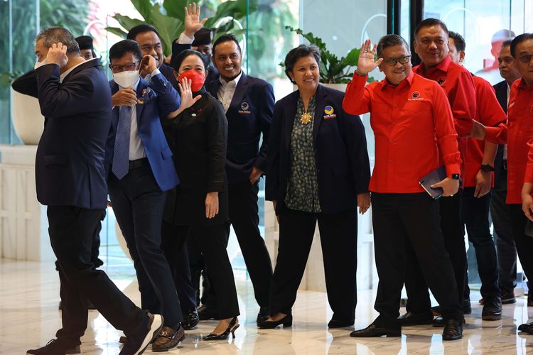 Ketua DPP PDI-P Puan Maharani dan elite PDI-P tiba di DPP Partai Nasdem di Nasdem Tower, Jakarta, Senin (22/8/2022). Pertemuan dengan Ketua Umum Partai Nasdem Surya Paloh merupakan silaturahmi antara dua partai politik.