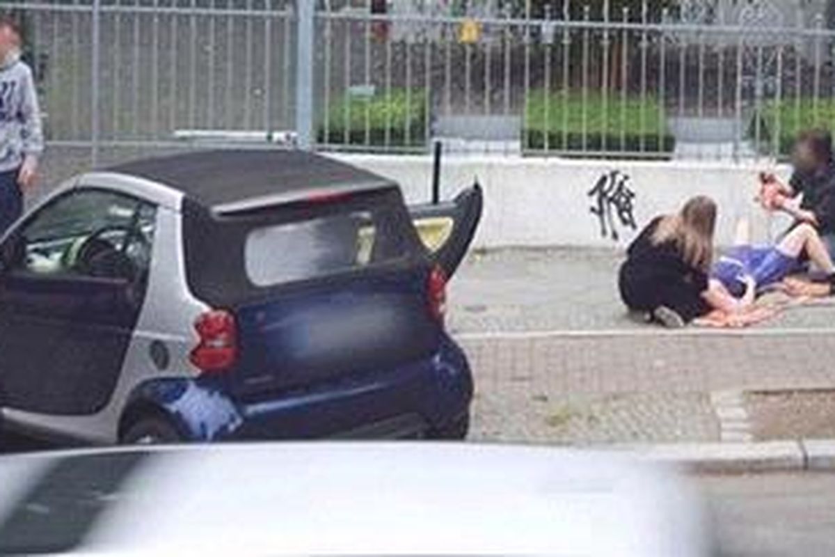 Gambar dari Google Street view yang tampak seperti peristiwa kelahiran di jalanan di pinggiran kota Berlin, Jeman. 