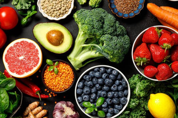 Rutin makan aneka buah, sayur, kacang-kacangan, biji-bijian, dan ikan, menjadi panduan makan untuk penderita Limfoma Hodgkin. Ini bertujuan untuk meningkatkan sistem kekebalan tubuh. 