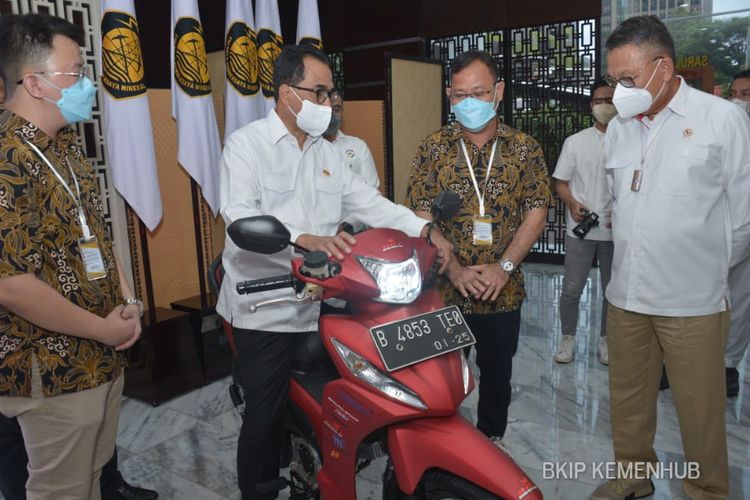 Menhub upayakan subsidi konversi motor listrik