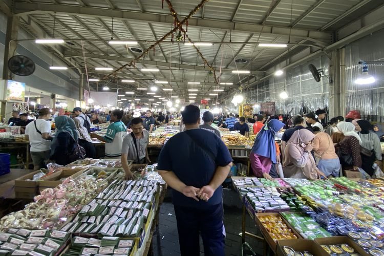 Menyusuri Pasar Kue Subuh Senen, Sentra Jajanan yang Bergeliat dari Sore ke Pagi