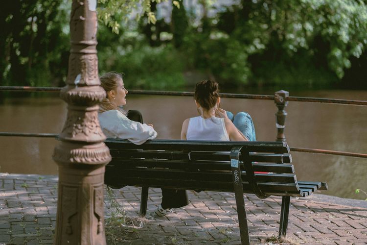Butuh teman curhat yang bijak? Kenali zodiak yang dikenal jago memberi saran, dari Libra yang adil hingga Virgo yang detail-oriented.