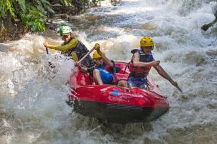 Salah satu jeram dengan arus yang cukup keras, yakni jeram dam. 