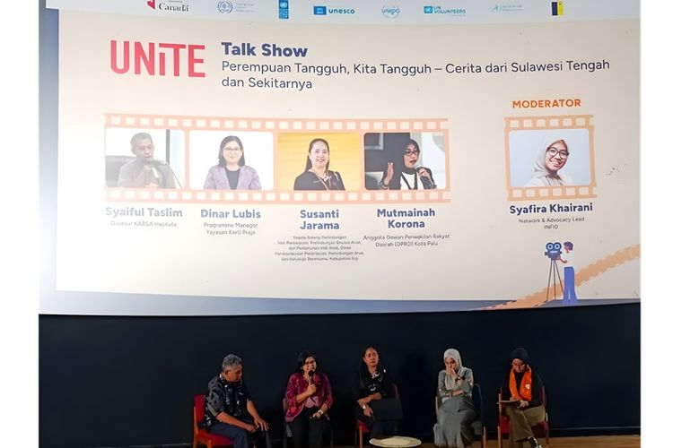 Aktivis kemanusiaan, akademisi, dan Programme Manager Yayasan Kerti Praja (YKP) Dinar Lubis (dua dari kiri) dalam Talk Show bertajuk Perempuan Tangguh, Kita Tangguh - Cerita dari Sulawesi Tengah dan Sekitarnya di fX Sudirman, Jakarta, Jumat (5/12/2025). 