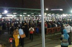 Terhambat di Tanah Abang, Penumpang KRL Patungan Naik Taksi ke Manggarai