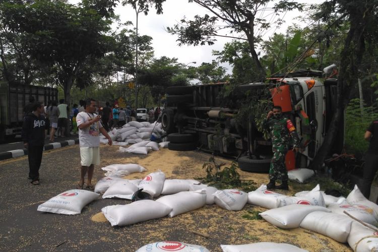 Kecelakaan akibat pecah ban terjadi di Jalan Lingkar Salatiga