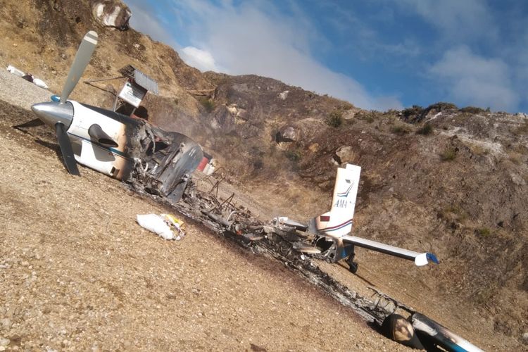 Identitas 7 Penumpang OAP Selamat, KKB Bakar Pesawat AMA dan Serang Pilot di Yahukimo