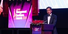 Kembangkan Bisnis Hijau, CEO Pertamina NRE Raih Penghargaan Executive of The Year