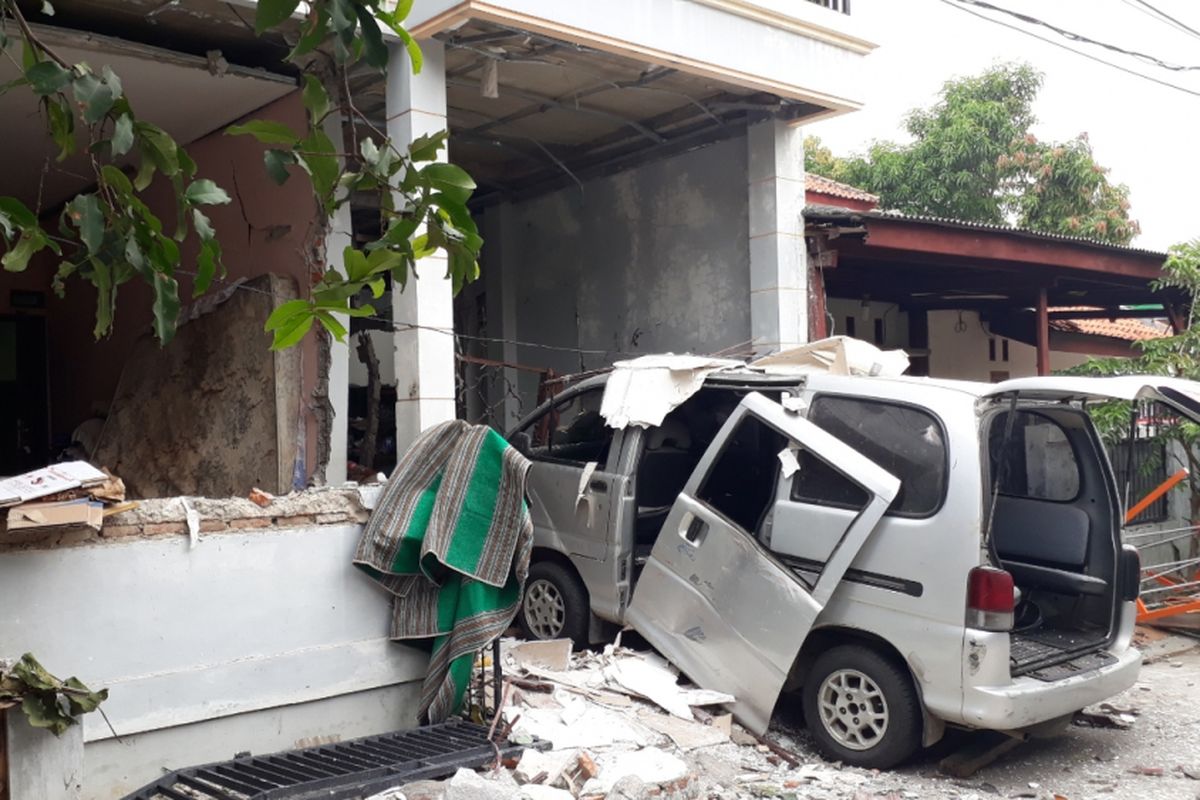 Suasana rumah korban ledakan akibat bocor tabung gas 12 kilogram di Perumahan Harapan Baru 2, Jl. Gurame 2 Blok E2/14 RT 06 RW 02, Kota Baru, Bekasi Barat, Kota Bekasi, Kamis (7/11/2018).