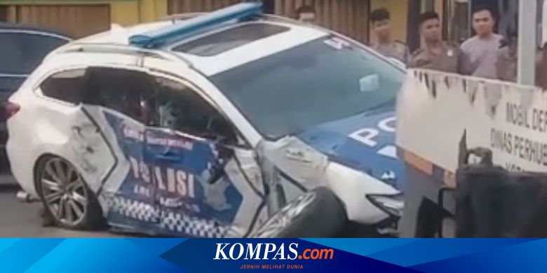 Daihatsu Terios Tabrak Mobil Patwal di Simpang Jalan Juanda, Medan