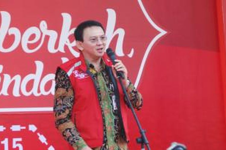 Gubernur DKI Jakarta Basuki Tjahaja Purnama melepas mudik bareng Telkomsel, di Parkir Timur Senayan, Selasa (14/7/2015). 
