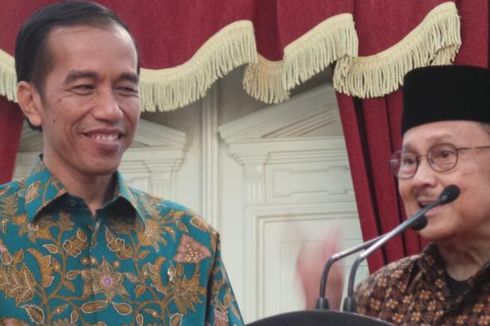 Habibie Minta Jokowi Bantu Produksi Pesawat R80