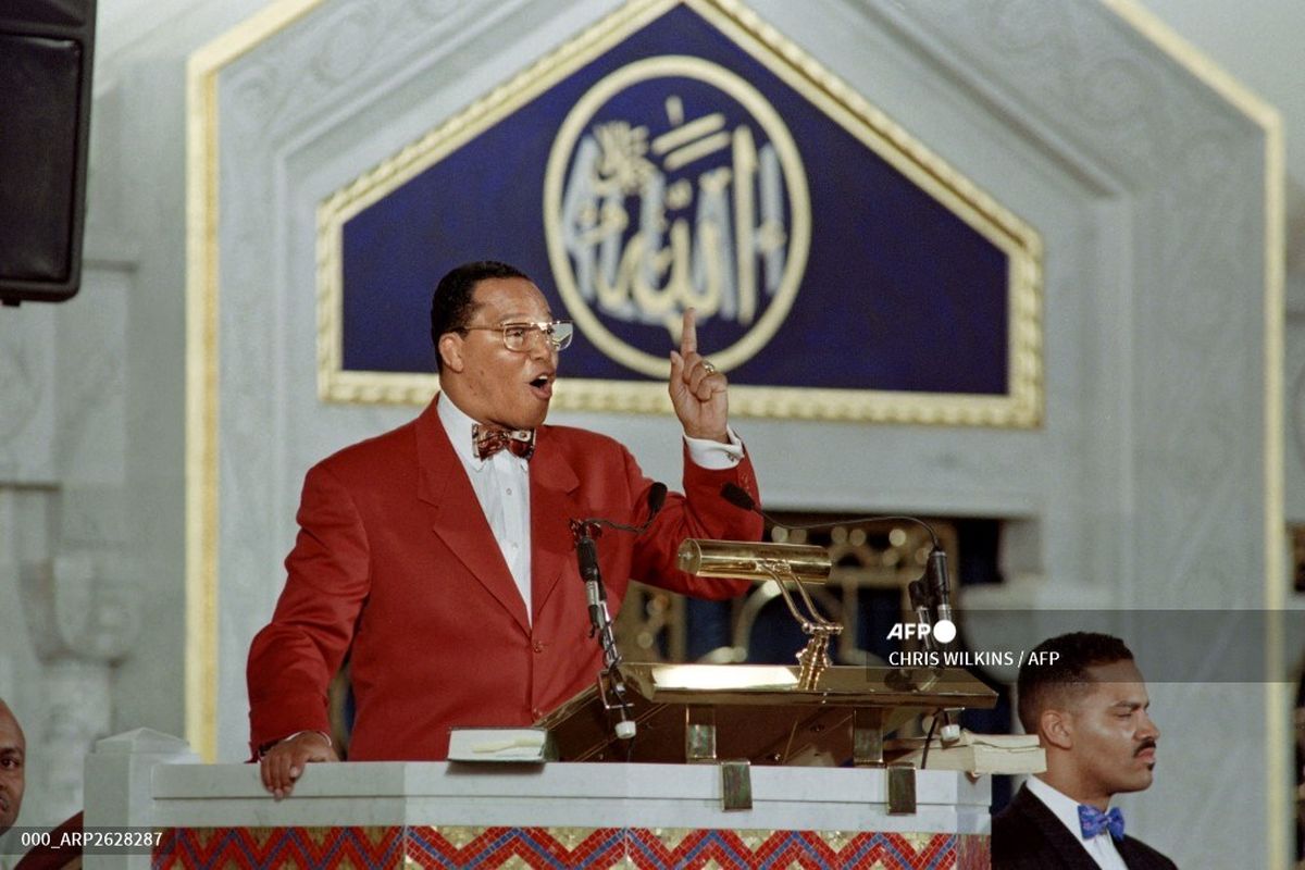 pemimpin Nation of Islam Louis Farrakhan berpidato di depan para pengikutnya di sebuah masjid Chicago pada 17 Januari 1995 yang menyatakan dirinya tidak bersalah dalam pembunuhan Malcolm X.