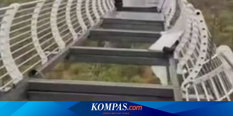 Jembatan Kaca di China Ini Rusak Akibat Diterjang Angin Kencang