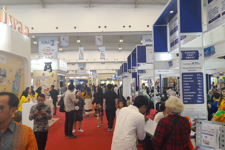 Asosiasi Travel Agent Indonesia (Astindo) Travel Fair 2024 dibuka untuk umum mulai hari ini hingga Minggu (3/3/2024) di Hall 1 Indonesia Convention Exhibition (ICE) BSD, Tangerang.
