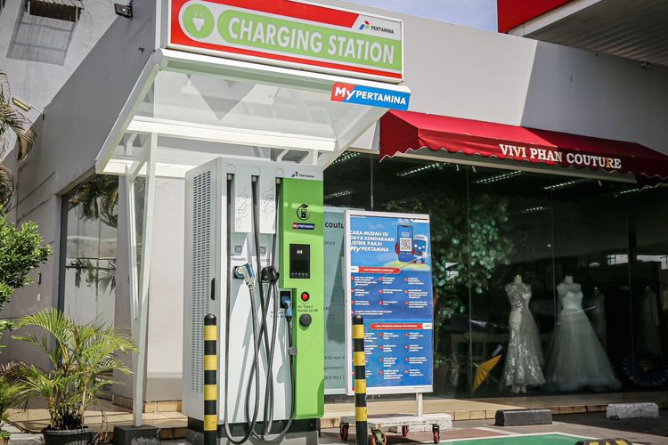 Pertamina Patra Niaga (PPN) saat ini mengoperasikan 6 Charging Station di Jakarta, serta 21 Battery Swapping Station di Jakarta dan Bali. 