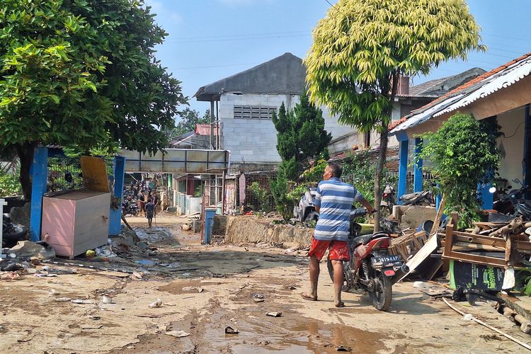 Motor Warga Pondok Gede Permai Terendam Dua Kali Selama Banjir Besar