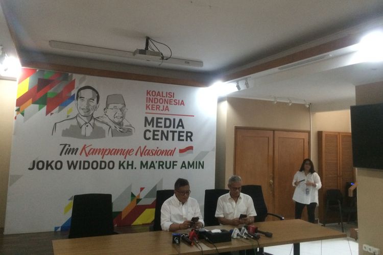 Sekretaris Tim Kampanye Nasional (TKN) Joko Widodo-Maruf Amin, Hasto Kristiyanto saat konferensi pers di Posko Cemara, Menteng, Jakarta Pusat, Jum?at (28/9/2018).
