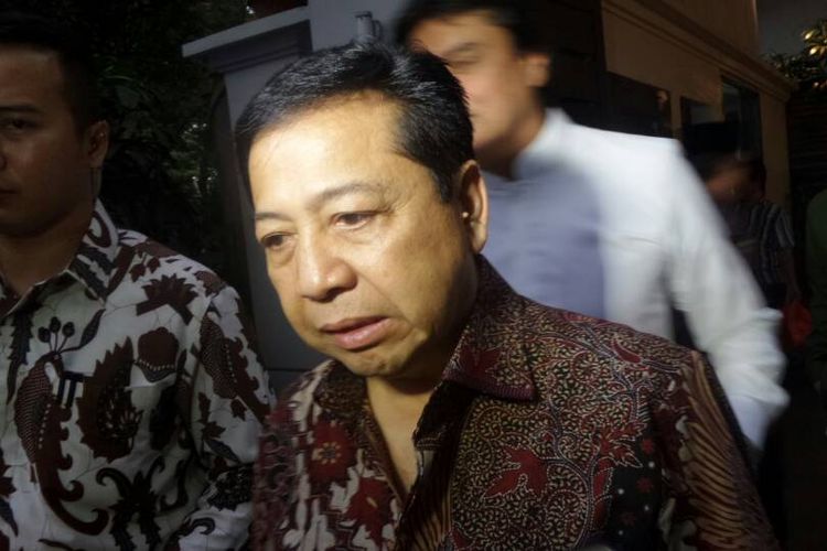 Ketua Umum Partai Golkar Setya Novanto saat ditemui pada acara buka bersama di kediaman Wakil Ketua Dewan Kehormatan Partai Golkar Akbar Tandjung di Purnawarman, Jakarta Selatan, Sabtu (3/6/2017).