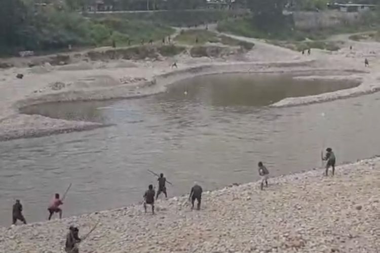 Bentrok Dua Suku di Jayawijaya, Jembatan Roboh dan Warga Hanyut