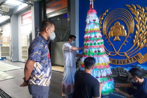 Toleransi Warga Binaan Rutan Salatiga, Buat Pohon Natal dari Bahan Bekas