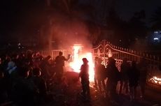 Demo Sampah, Mahasiswa Merangsek ke Halaman Gedung Sate Bandung