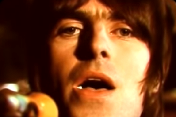 Oasis dalam video klip Stop Crying Your Heart Out