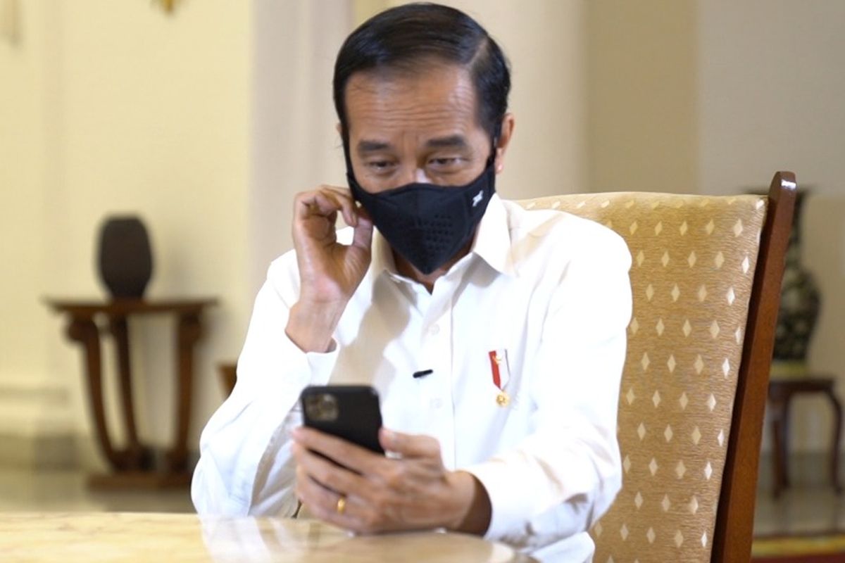 Presiden RI Joko Widodo saat melakukan video call dengan Dokter Faisal dari RSPI, Minggu (27/9/2020).