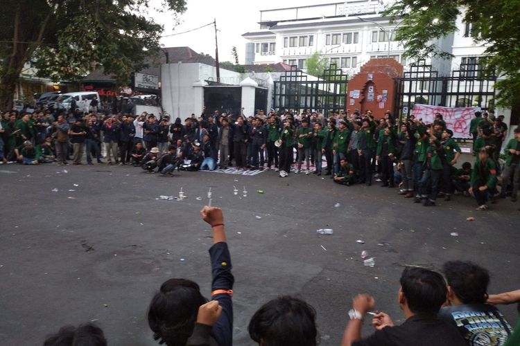 Mahasiswa Unpas Demo 20 Oktober di DPRD Jabar, Soroti 2 Tahun Kinerja Prabowo-Gibran