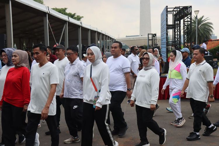  Geladi Bersih Pelantikan Kepala Daerah, Tenda hingga Videotron Terpasang di Monas