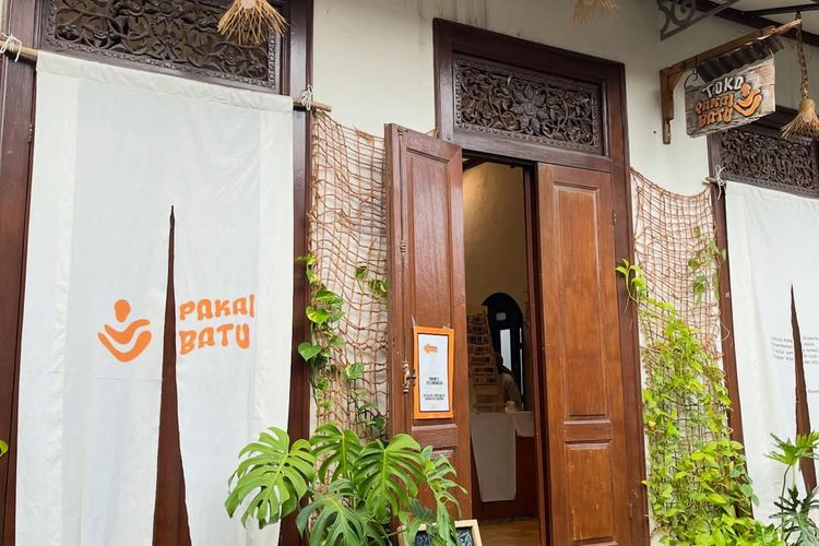 Berburu Oleh-oleh Unik Solo di Tempat Belanja Aksesoris Kampung Batik Kauman