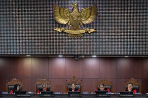 Ketika Palu MK Tak Kuasa Melawan Pedang Eksekutif dan Legislatif