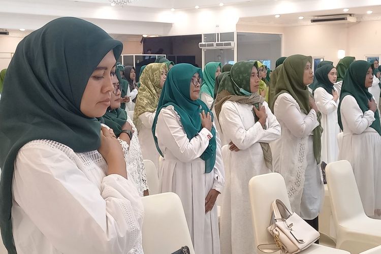 Ratusan tokoh Jaringan Perempuan Nahdliyin berkumpul di Grand Javanilla Resto, Kabupaten Tuban, Jawa Timur, berikrar menangkan pasangan capres-cawapres Anies Baswedan dan Muhaimin Iskandar pada Pilpres 2024.