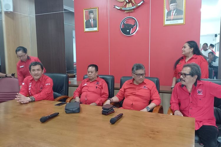 Hasto Kristiyanto saat ditemui setelah rapat internal partao di DPD PDIP DIY, Sabtu (13/1/2024)