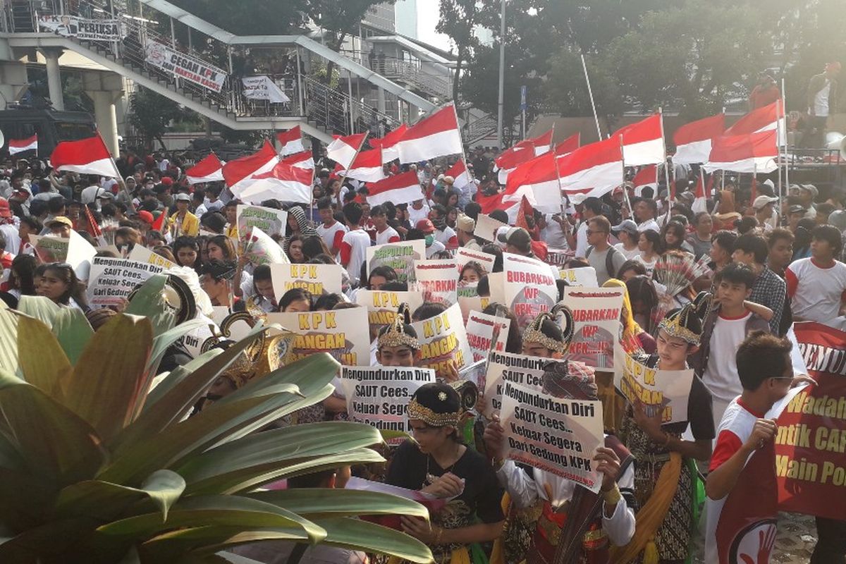 Suasana demonstrasi di depam Gedung Merah Putih KPK, Senin (16/9/2019).