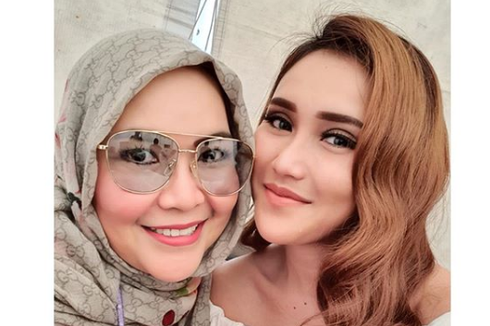 Umi Kalsum Cari Penghina Ayu Ting Ting dan Anaknya, Sudah 7 Tahun Bekerja di Singapura