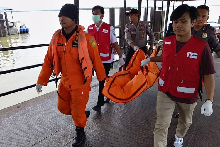 Tim SAR gabungan kembali menemukan 2 jenazah korban tabrakan speedboat di perairan Karang Unarang, Kabupaten Nunukan, Selasa (3/7/2018).  