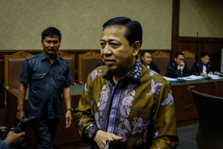 Setya Novanto dihadirkan sebagai saksi pada sidang kasus dugaan perintangan penyidikan terdakwa Fredrich Yunadi di Pengadilan Tipikor, Jakarta, Kamis (3/5/2018). Pada sidang kasus tersebut Fredrich Yunadi didakwa bersama-sama dengan dokter Bimanesh Sutarjo telah melakukan rekayasa agar Setya Novanto dirawat di Rumah Sakit Medika Permata  Hijau untuk menghindari pemeriksaan oleh penyidik KPK.