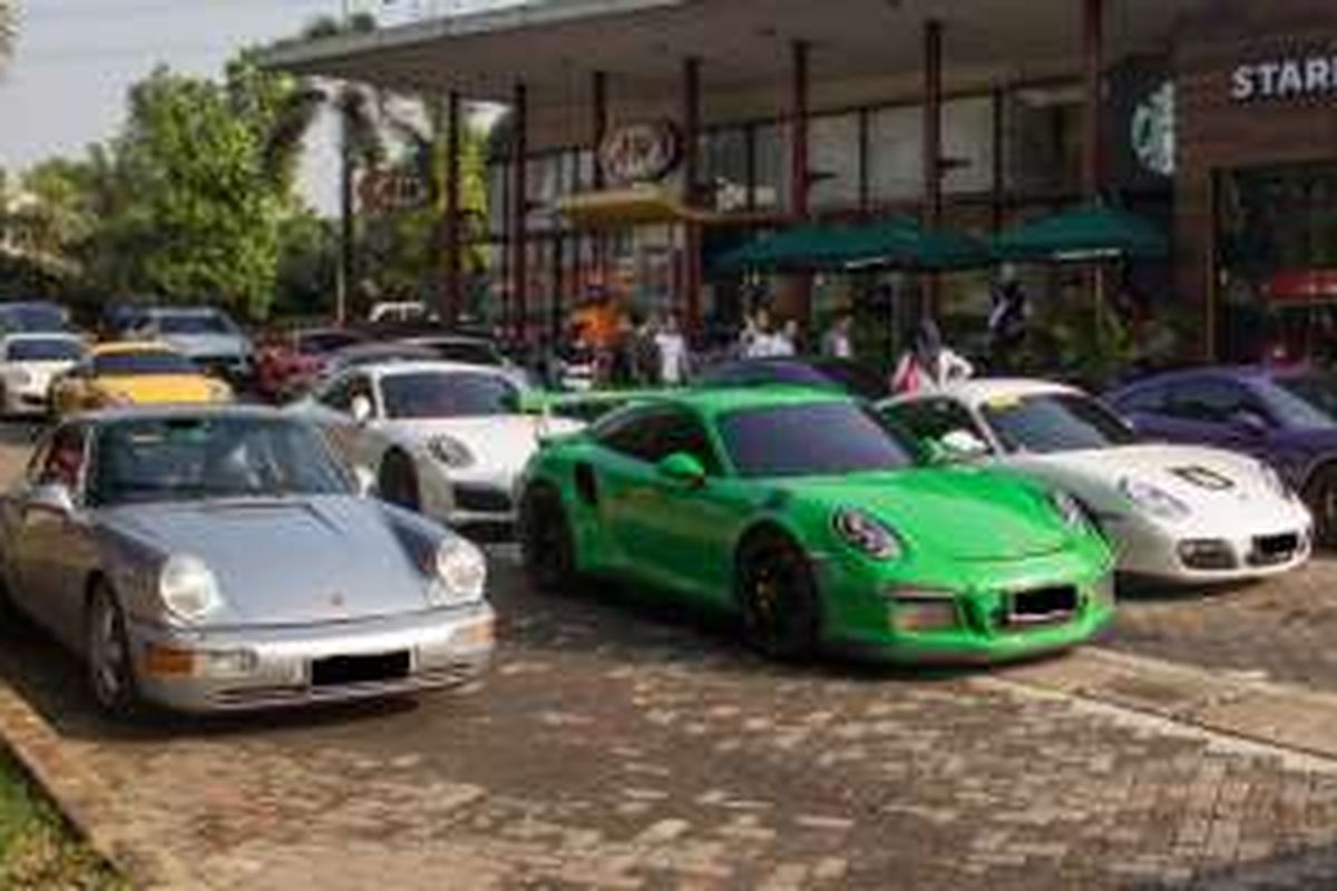 Porsche Club Indonesia (PCI) saat akan mengunjungi Cirebon.